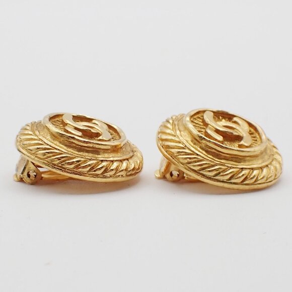 CHANEL CC Logo Round Button Earrings Clip-On Gold France 34RF529 - Picture 3 of 9